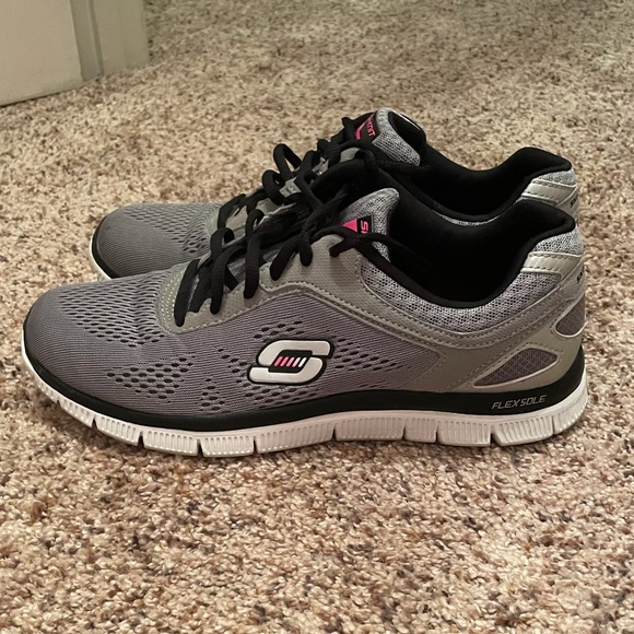 Sketchers Sneakers - Picture 2 of 6